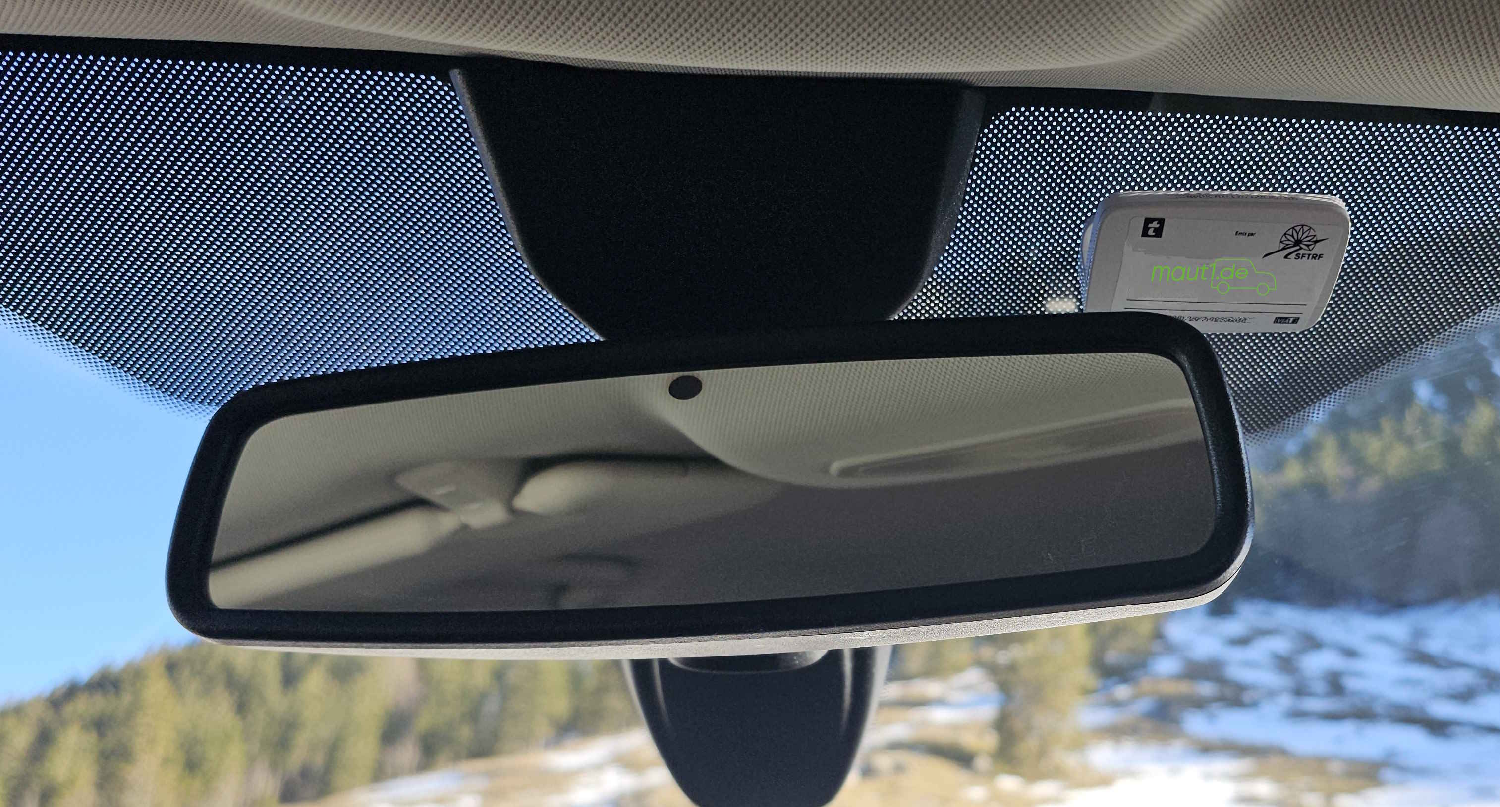 Toll box for cars and vehicles up to 3 meters high